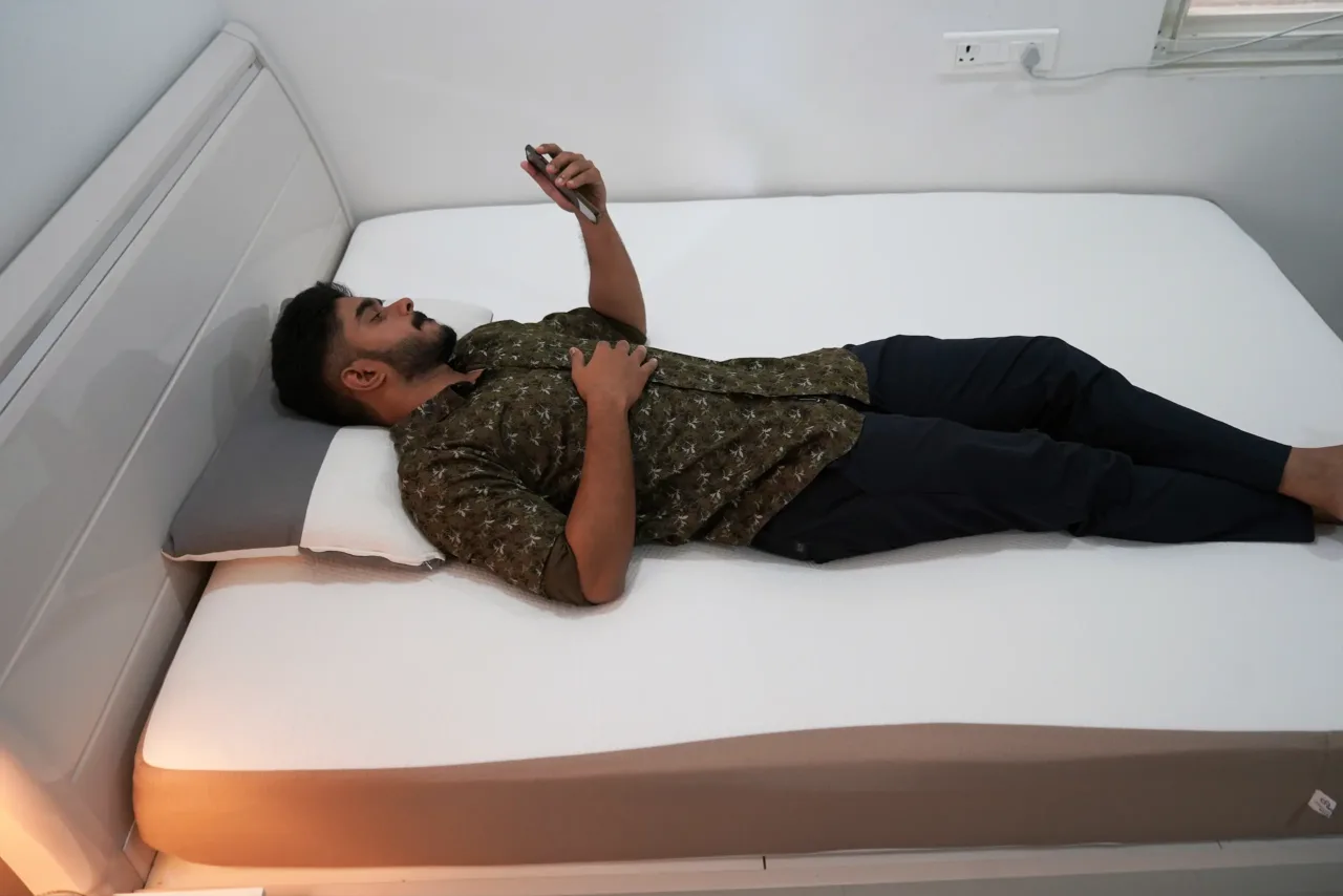 Wakefit Latex Mattress review sleeping on 8 inch